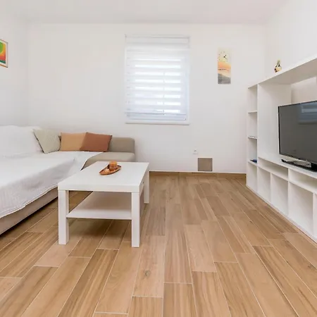 Tonka Apartment