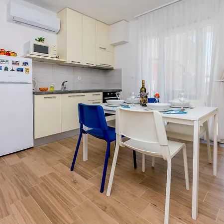 Tonka Apartment Primosten